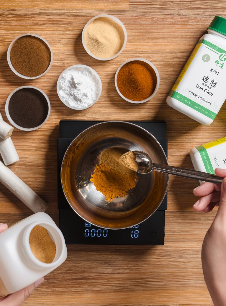 Weighing Chinese herbal powders for a prescription 中藥配方